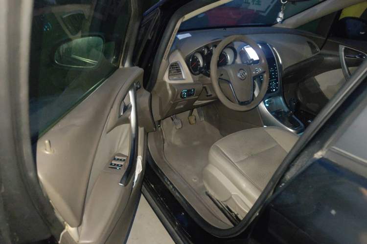 Used Buick GT 2013 GT 1.6L Manual Entry-Level Model Driver Seat