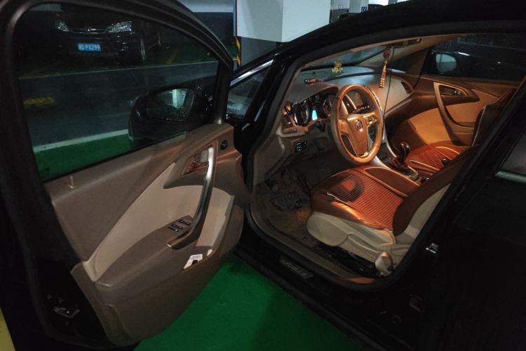 Used Buick GT 2013 GT 1.6L Manual Entry-Level Model Driver Seat