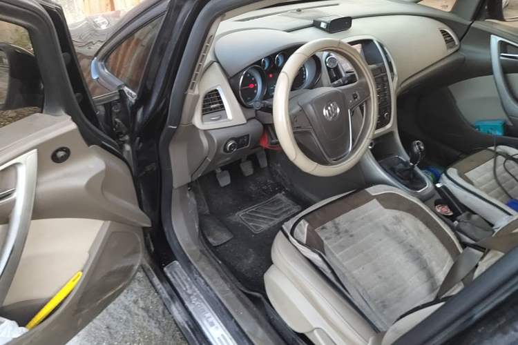 Used Buick GT 2013 GT 1.6L Manual Entry-Level Model Driver Seat