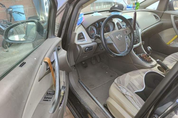 Used Buick GT 2013 GT 1.6L Manual Entry-Level Model Driver Seat