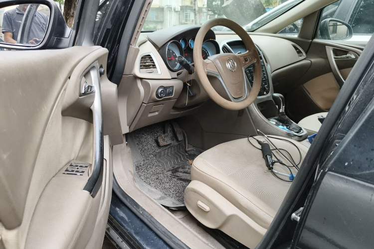 Used Buick GT 2013 GT 1.6L Automatic Fashion Edition Driver Seat