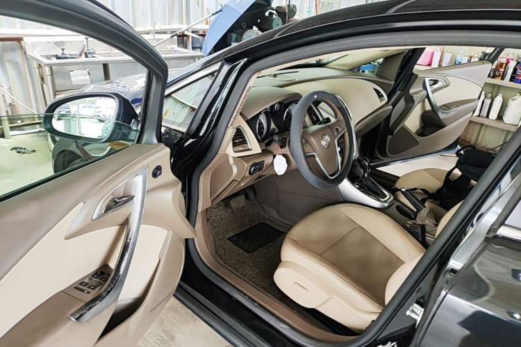Used Buick GT 2013 GT 1.6L Automatic Fashion Edition Driver Seat