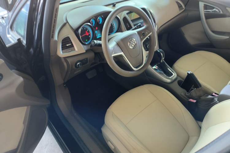 Used Buick GT 2013 GT 1.6L Automatic Fashion Edition Driver Seat
