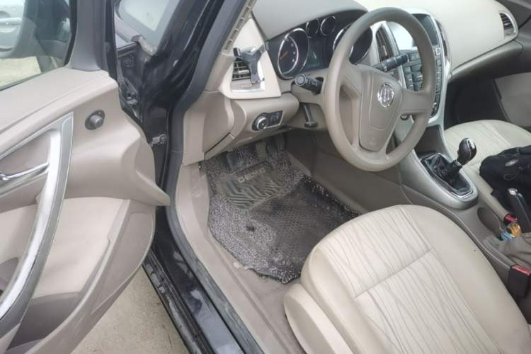 Used Buick GT 2013 GT 1.6L Manual Comfort Edition Driver Seat