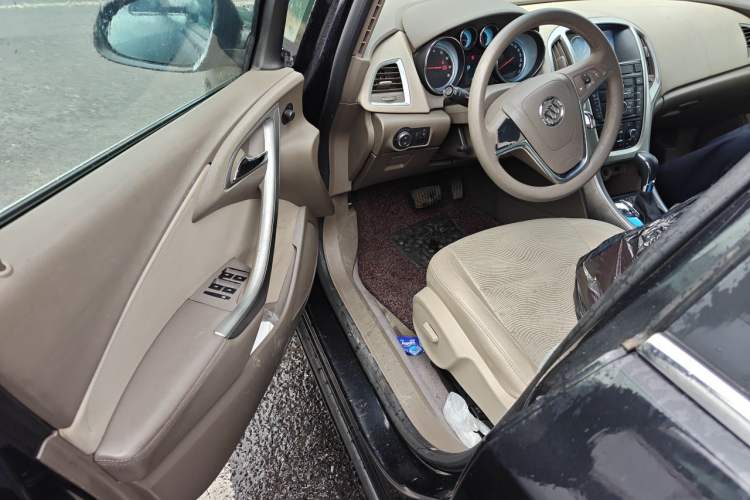 Used Buick GT 2013 GT 1.6L Automatic Fashion Edition Driver Seat
