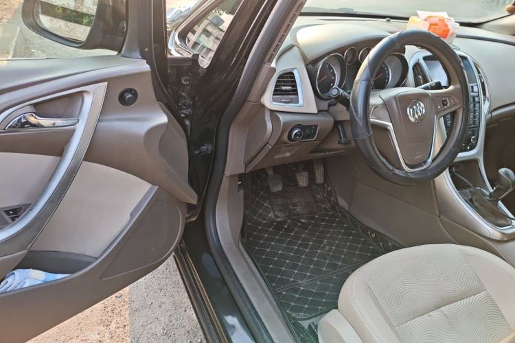 Used Buick GT 2013 GT 1.6L Manual Entry-Level Model Driver Seat