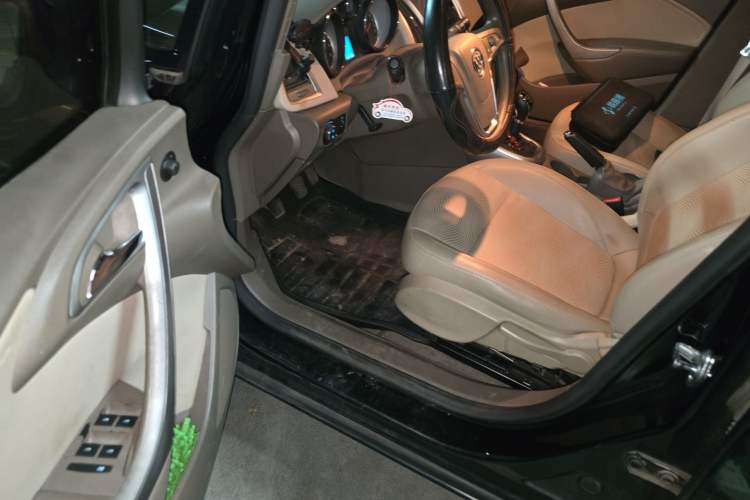 Used Buick GT 2013 GT 1.6L Manual Entry-Level Model Driver Seat