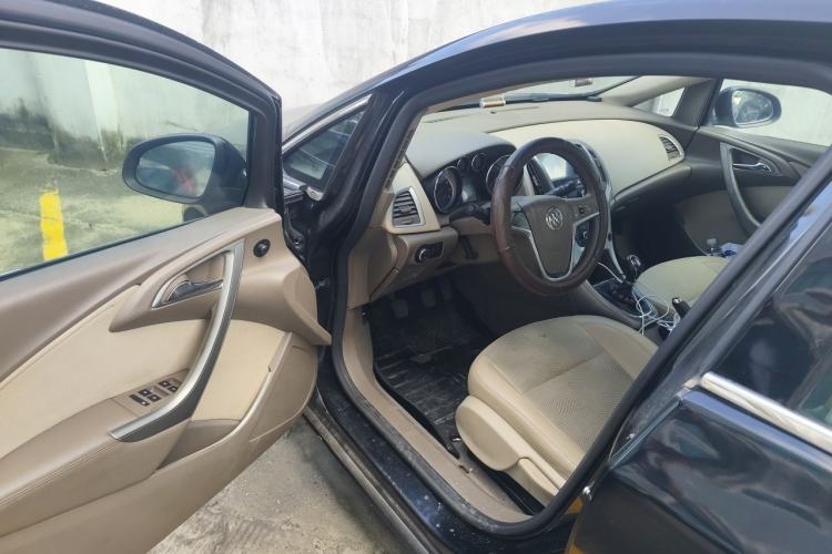 Used Buick GT 2013 GT 1.6L Manual Entry-Level Model Driver Seat