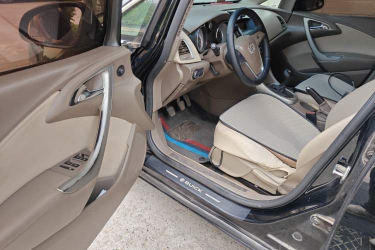 Used Buick GT 2013 GT 1.6L Manual Entry-Level Model Driver Seat