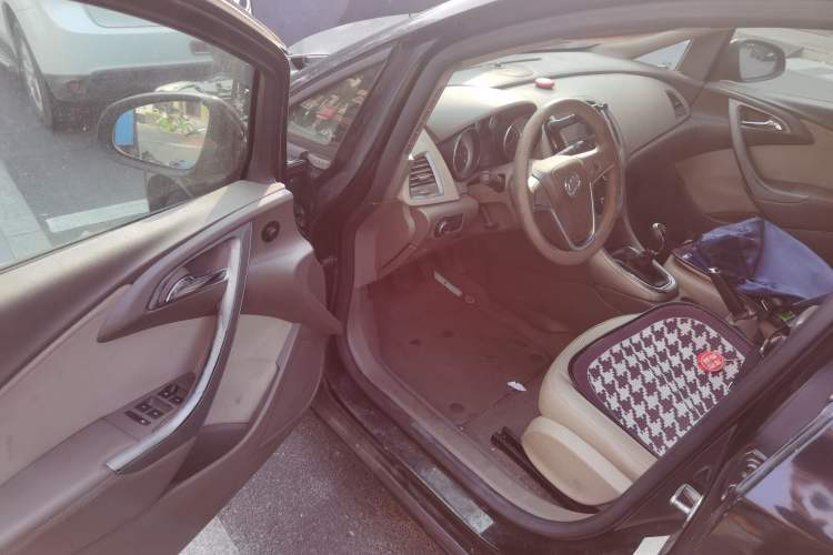Used Buick GT 2013 GT 1.6L Manual Entry-Level Model Driver Seat