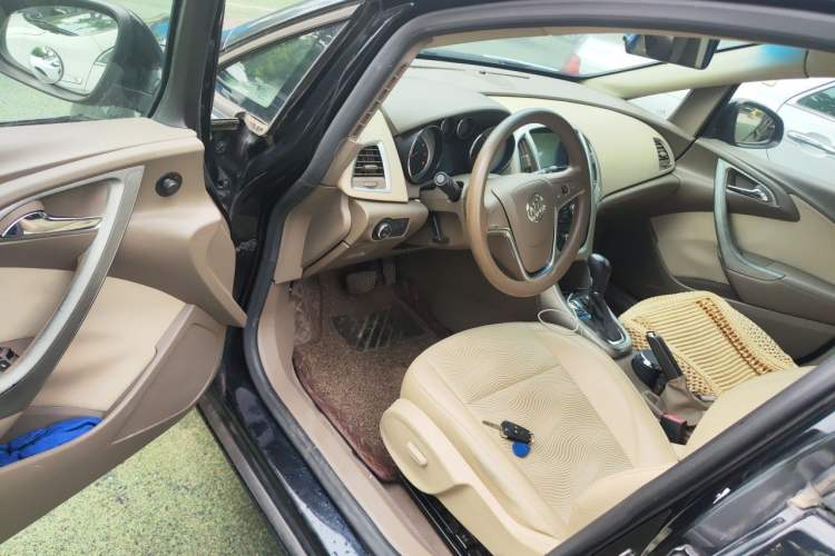 Used Buick GT 2013 GT 1.6L Automatic Fashion Edition Driver Seat