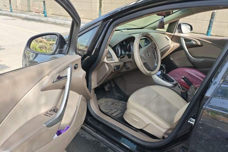 Used Buick GT 2013 GT 1.6L Automatic Fashion Edition Driver Seat