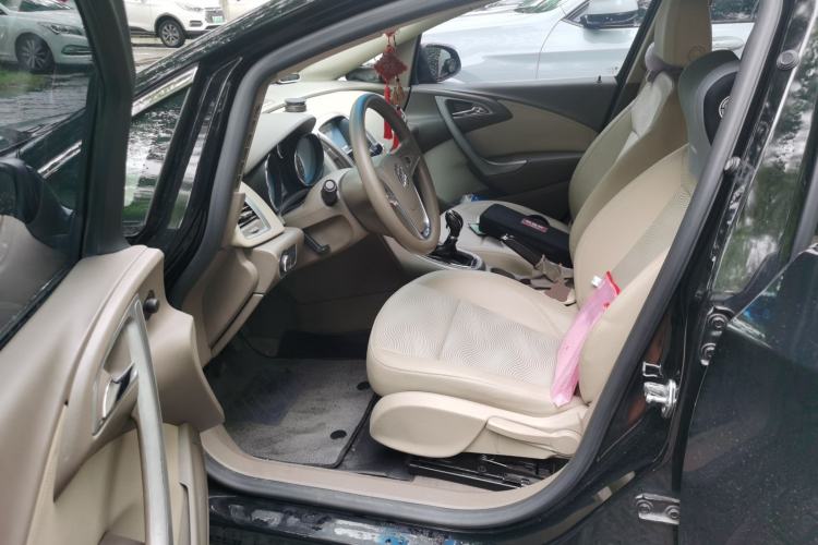 Used Buick GT 2013 GT 1.6L Manual Entry-Level Model Driver Seat