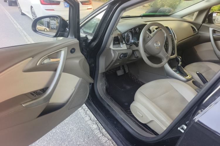 Used Buick GT 2013 GT 1.6L Automatic Fashion Edition Driver Seat