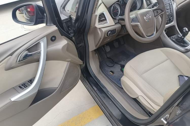 Used Buick GT 2013 GT 1.6L Manual Entry-Level Model Driver Seat