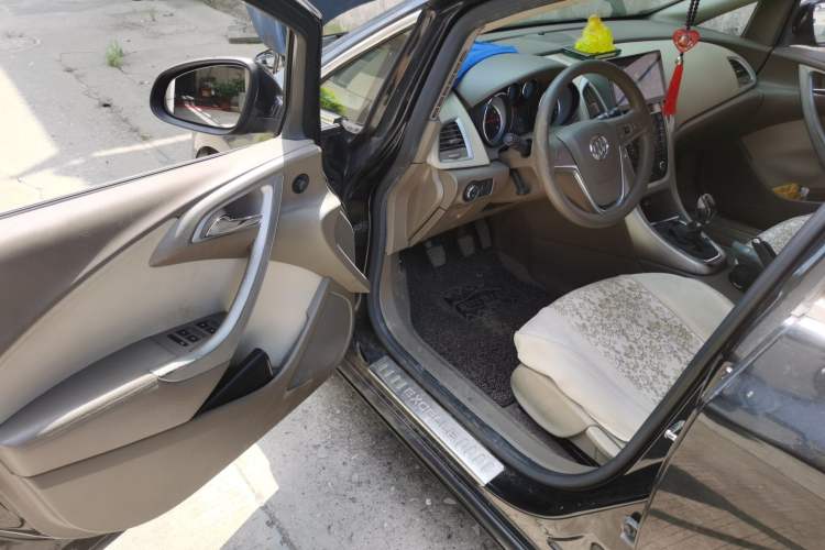 Used Buick GT 2013 GT 1.6L Manual Entry-Level Model Driver Seat