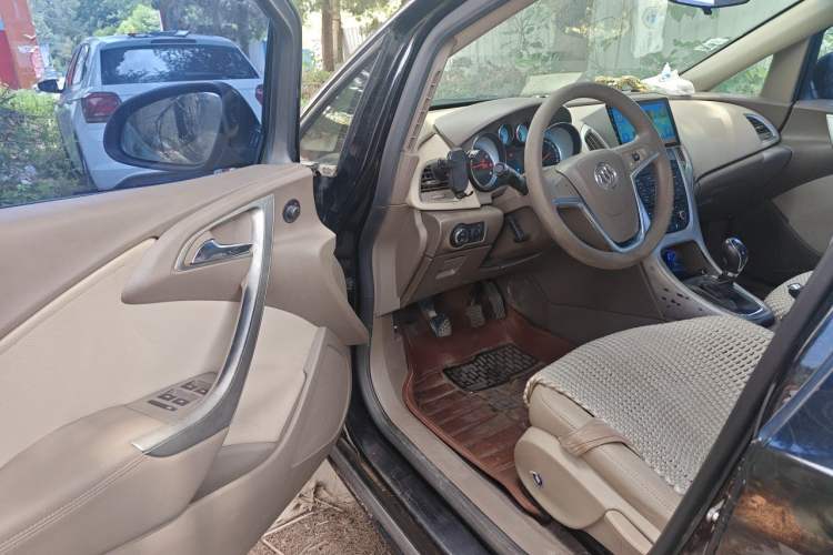 Used Buick GT 2013 XT 1.6L Manual Entry-Level Model Driver Seat