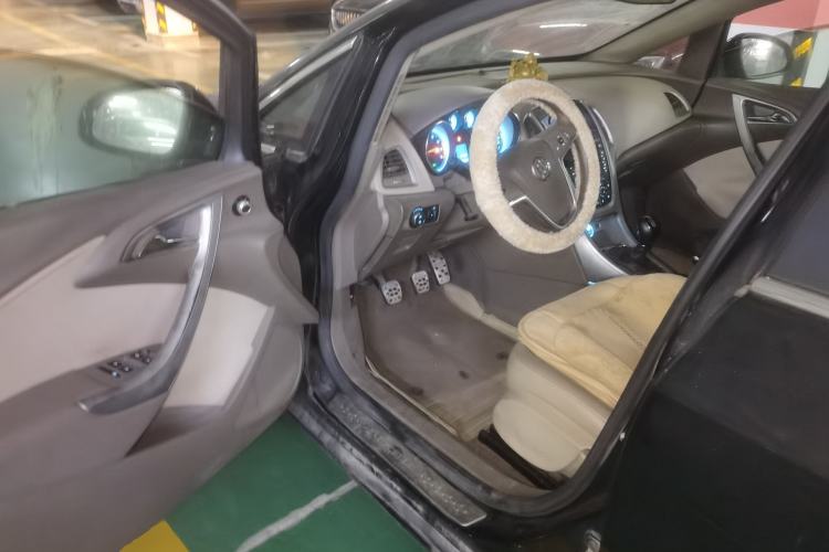 Used Buick GT 2013 GT 1.6L Manual Entry-Level Model Driver Seat