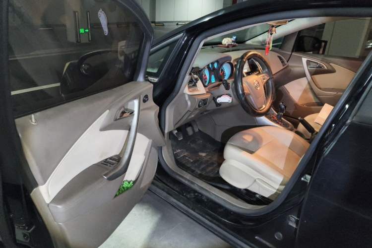 Used Buick GT 2013 GT 1.6L Manual Entry-Level Model Driver Seat