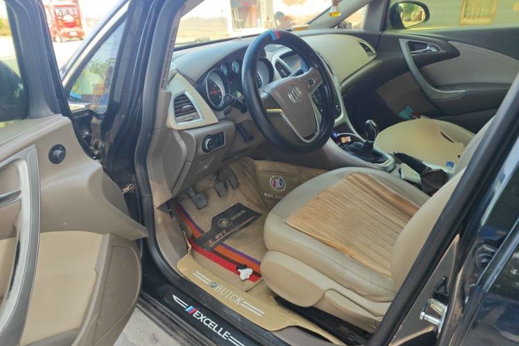 Used Buick GT 2013 GT 1.6L Manual Entry-Level Model Driver Seat