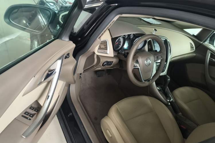 Used Buick GT 2013 GT 1.6L Automatic Fashion Edition Driver Seat