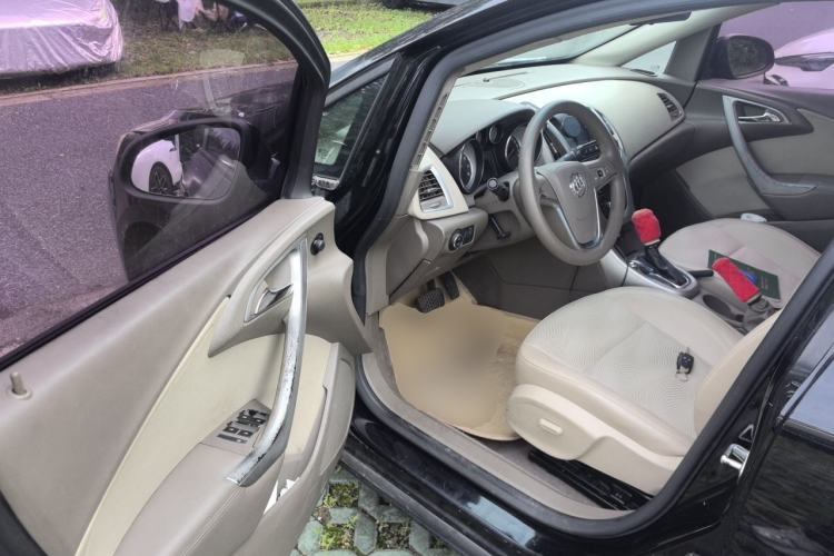 Used Buick GT 2013 GT 1.6L Automatic Fashion Edition Driver Seat