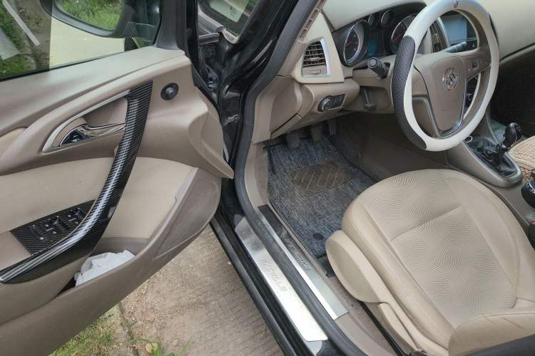 Used Buick GT 2013 GT 1.6L Manual Entry-Level Model Driver Seat