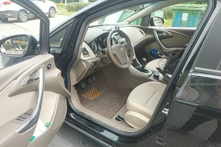 Used Buick GT 2013 GT 1.6L Manual Entry-Level Model Driver Seat