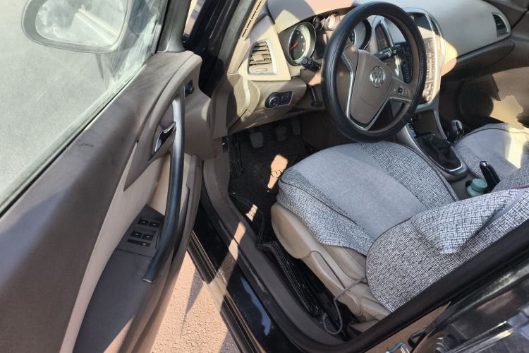 Used Buick GT 2013 GT 1.6L Manual Entry-Level Model Driver Seat