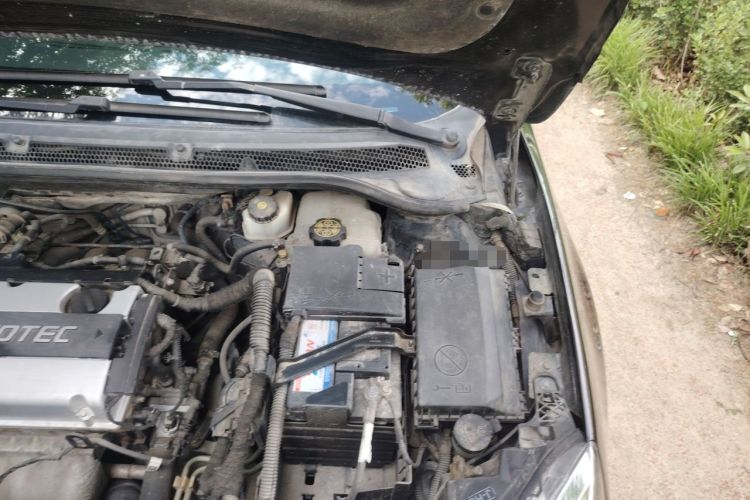 Used Buick GT 2013 GT 1.6L Automatic Fashion Edition Engine Bay Left