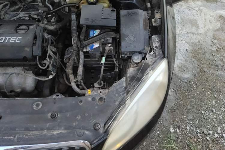 Used Buick GT 2013 GT 1.6L Manual Entry-Level Model Engine Bay Left