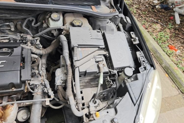 Used Buick GT 2013 GT 1.6L Manual Entry-Level Model Engine Bay Left