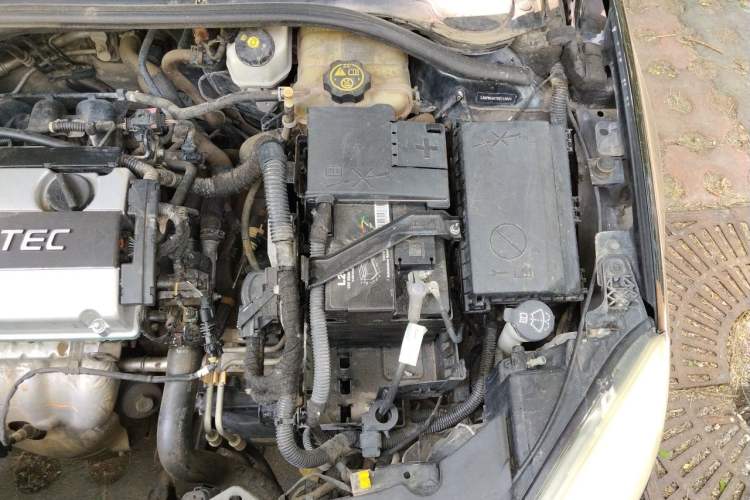 Used Buick GT 2013 GT 1.6L Automatic Fashion Edition Engine Bay Left