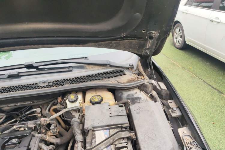 Used Buick GT 2013 GT 1.6L Automatic Fashion Edition Engine Bay Left