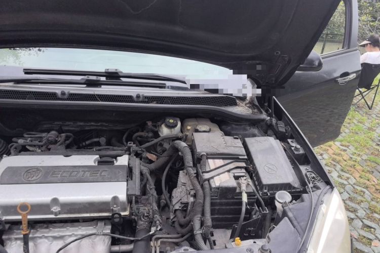 Used Buick GT 2013 GT 1.6L Automatic Fashion Edition Engine Bay Left