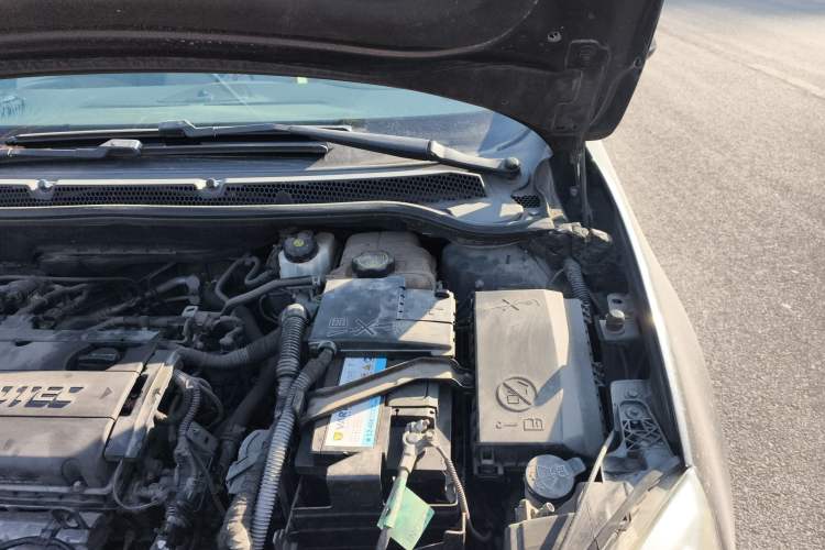 Used Buick GT 2013 GT 1.6L Manual Entry-Level Model Engine Bay Left