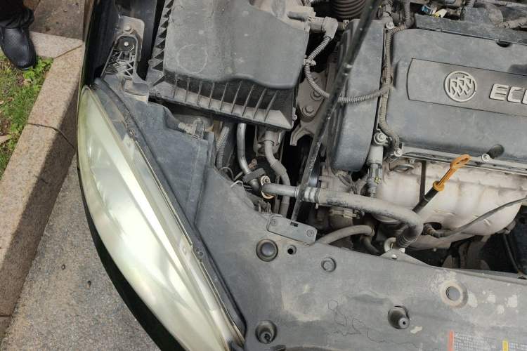 Used Buick GT 2013 GT 1.6L Manual Entry-Level Model Engine Bay Right
