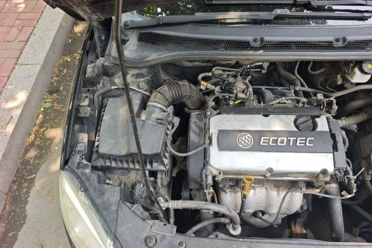 Used Buick GT 2013 GT 1.6L Manual Entry-Level Model Engine Bay Right