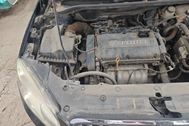 Used Buick GT 2013 XT 1.6L Manual Entry-Level Model Engine Bay Right