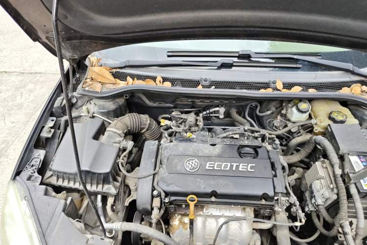Used Buick GT 2013 GT 1.6L Manual Entry-Level Model Engine Bay Right