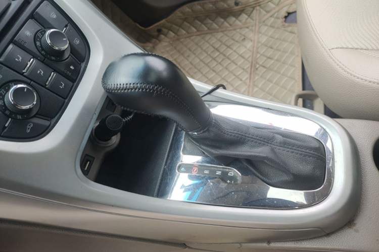 Used Buick GT 2013 GT 1.6L Automatic Fashion Edition Gear Lever