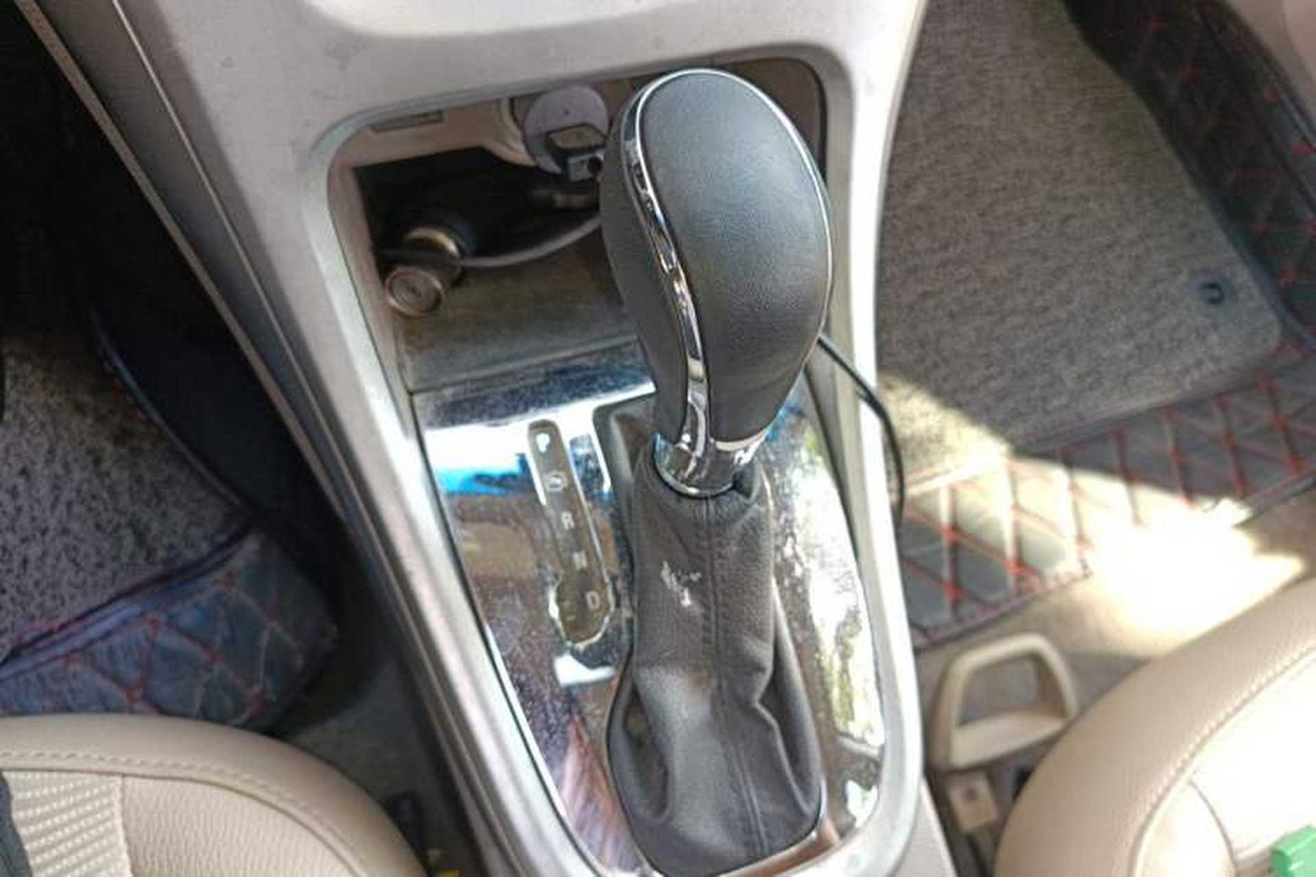 Used Buick GT 2013 GT 1.6L Automatic Fashion Edition Gear Lever