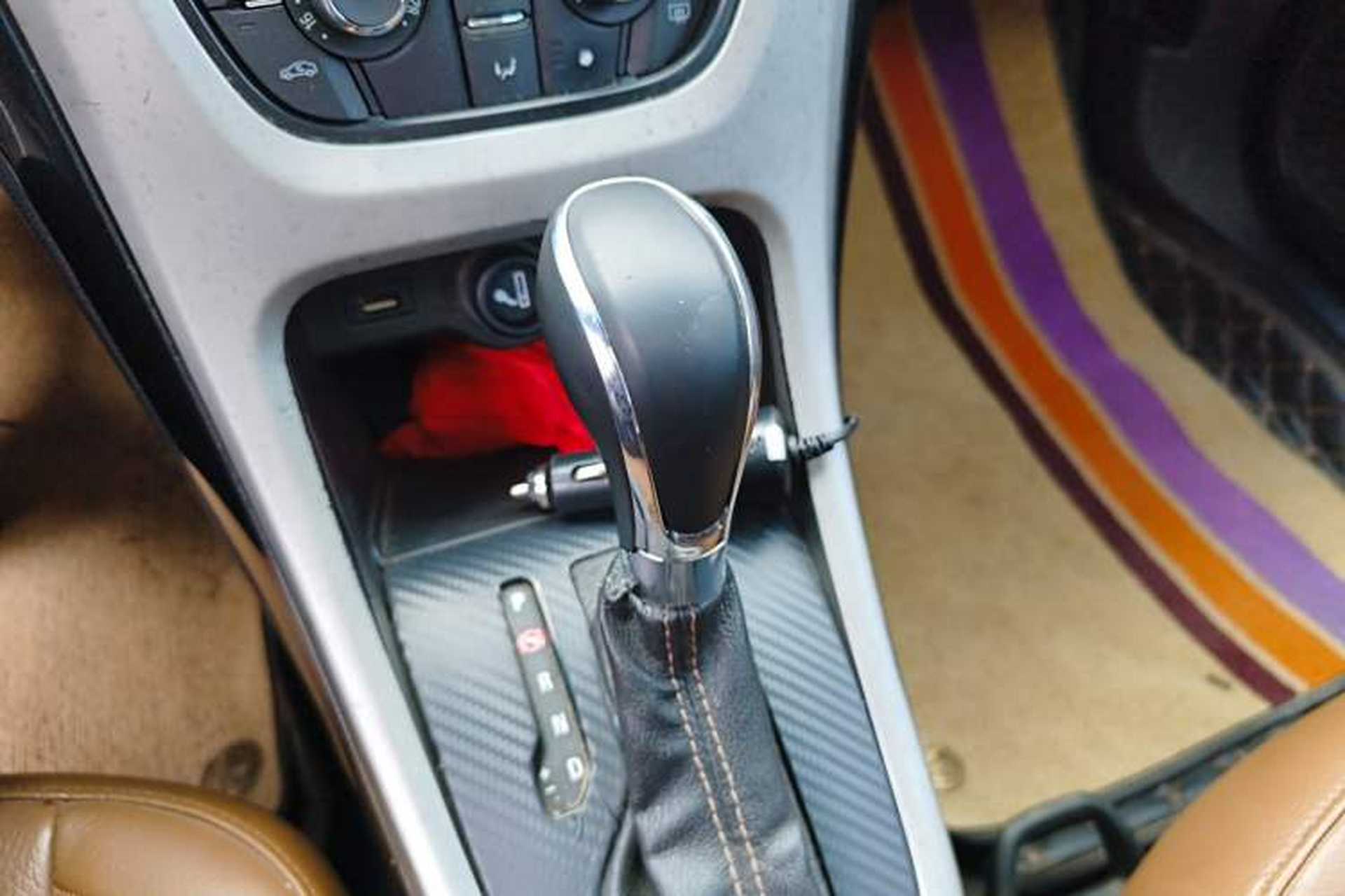 Used Buick GT 2013 GT 1.8L Automatic Fashion Edition Gear Lever