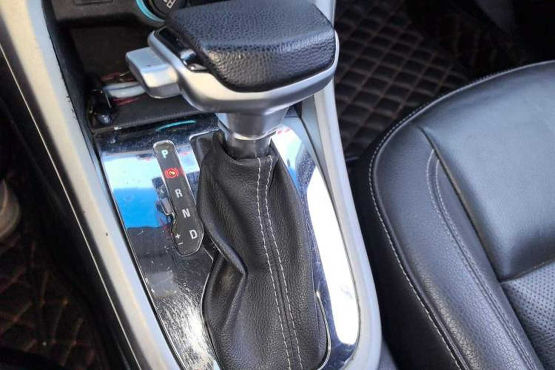 Used Buick GT 2013 GT 1.8L Automatic Fashion Edition Gear Lever