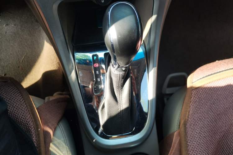 Used Buick GT 2013 GT 1.6L Automatic Fashion Edition Gear Lever