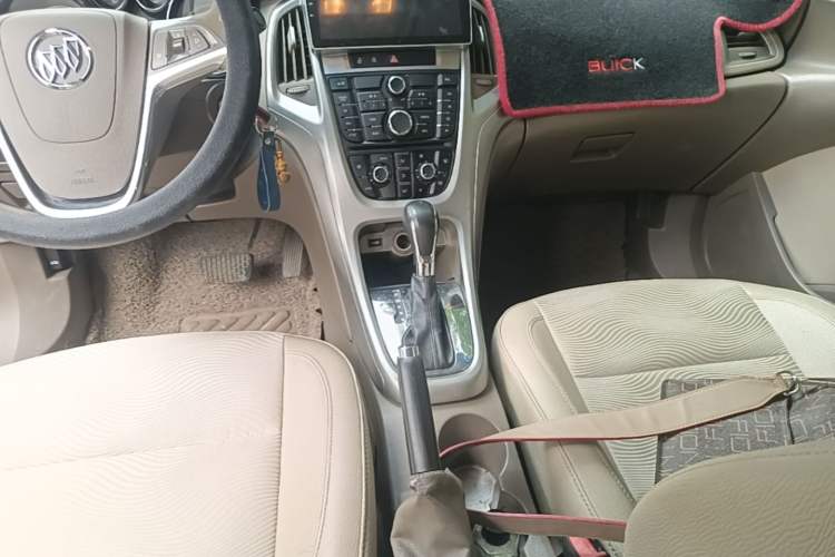Used Buick GT 2013 GT 1.6L Automatic Fashion Edition Gear Lever