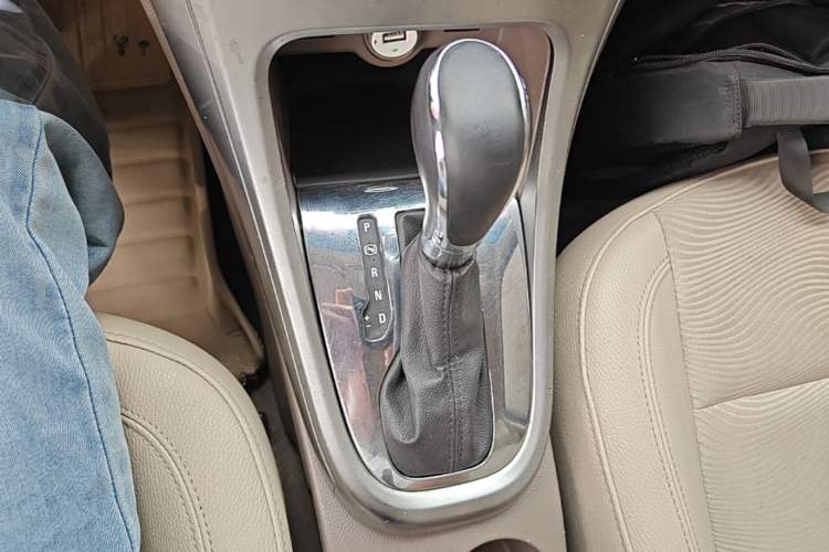 Used Buick GT 2013 GT 1.6L Automatic Fashion Edition Gear Lever