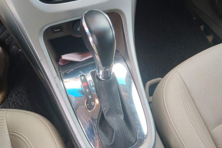 Used Buick GT 2013 GT 1.6L Automatic Fashion Edition Gear Lever