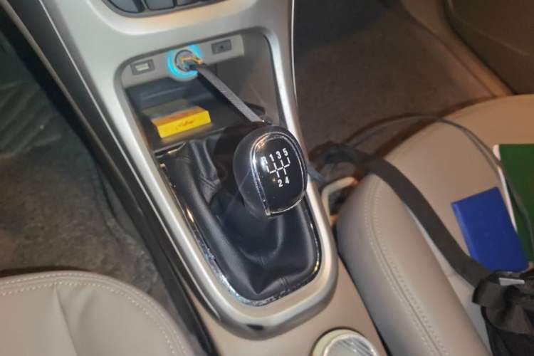 Used Buick GT 2013 GT 1.6L Manual Entry-Level Model Gear Lever