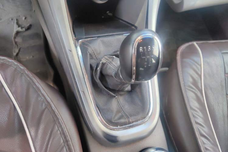 Used Buick GT 2013 GT 1.6L Manual Entry-Level Model Gear Lever